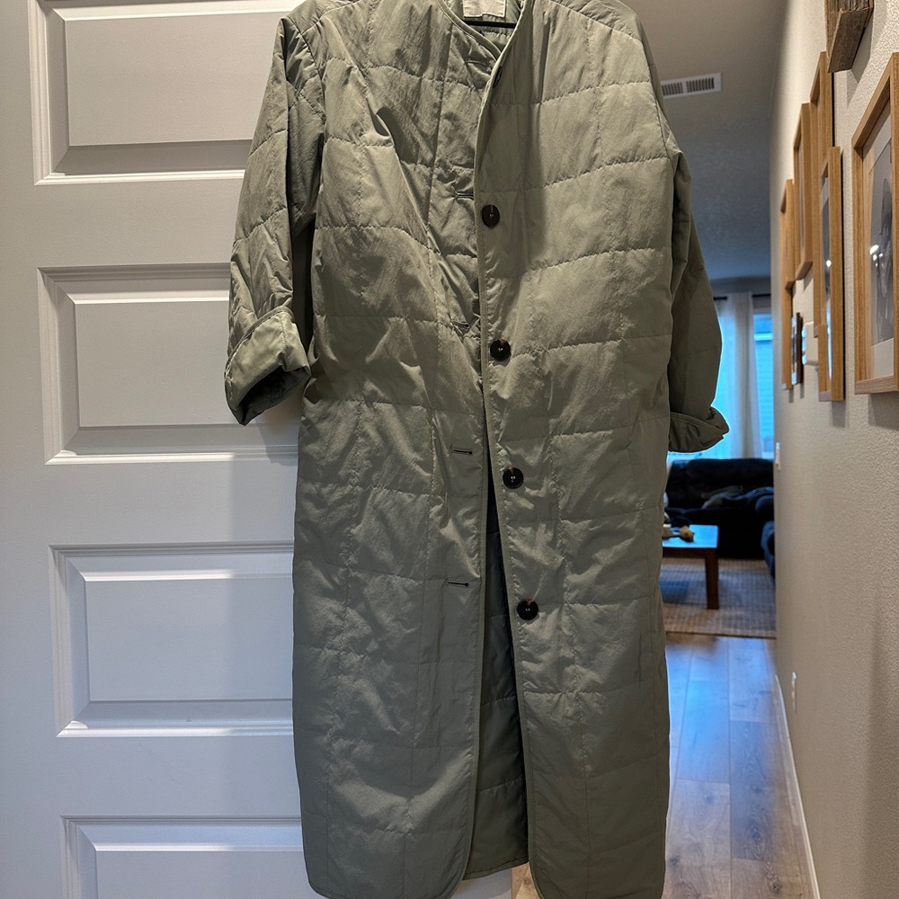 Everlane women’s ReNew quilted long liner